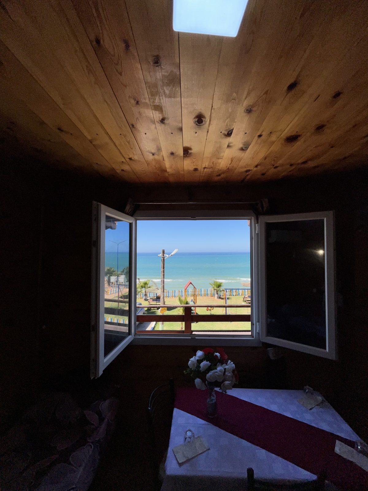 Vue sur la mer depuis un bungalow