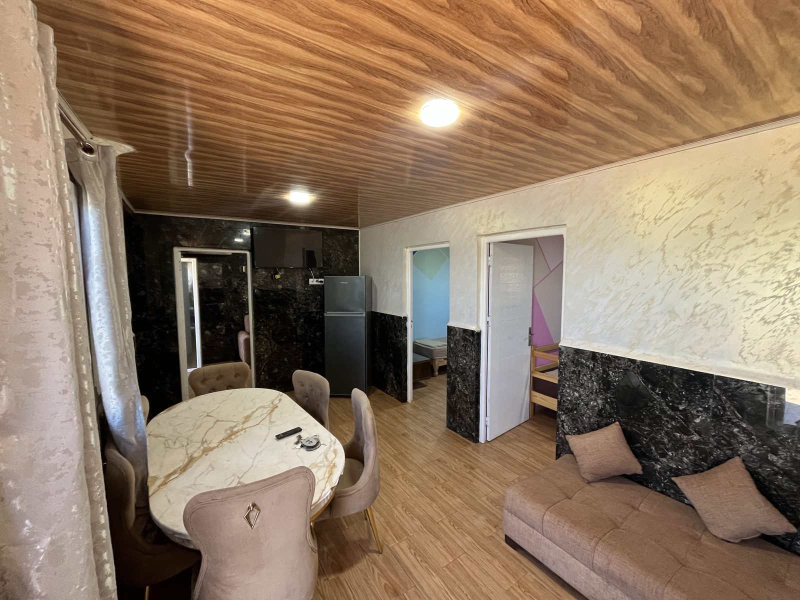 Salon d'un bungalow